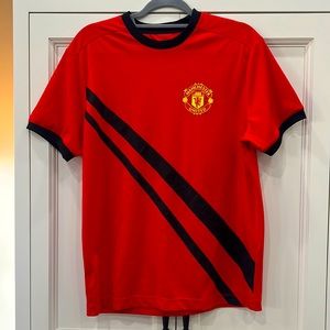 MANCHESTER UNITED JERSEY T-SHIRT. Men’s medium. Red.